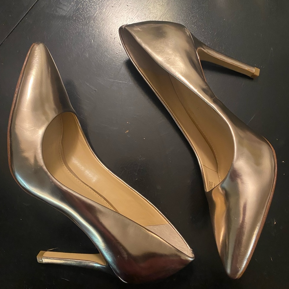Banana Republic rose gold metallic leather pumps, Size 7